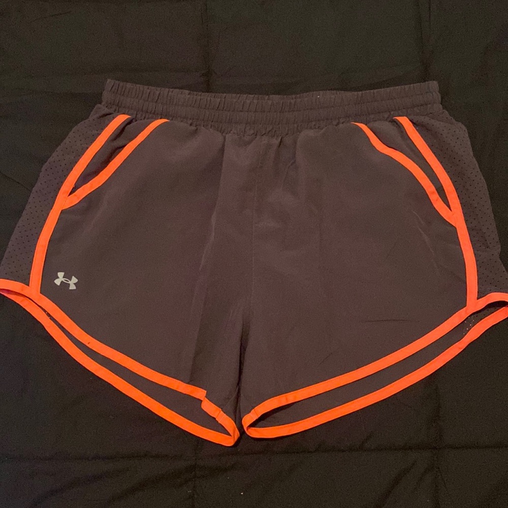 Under Armor Women’s running shorts W/ pockets